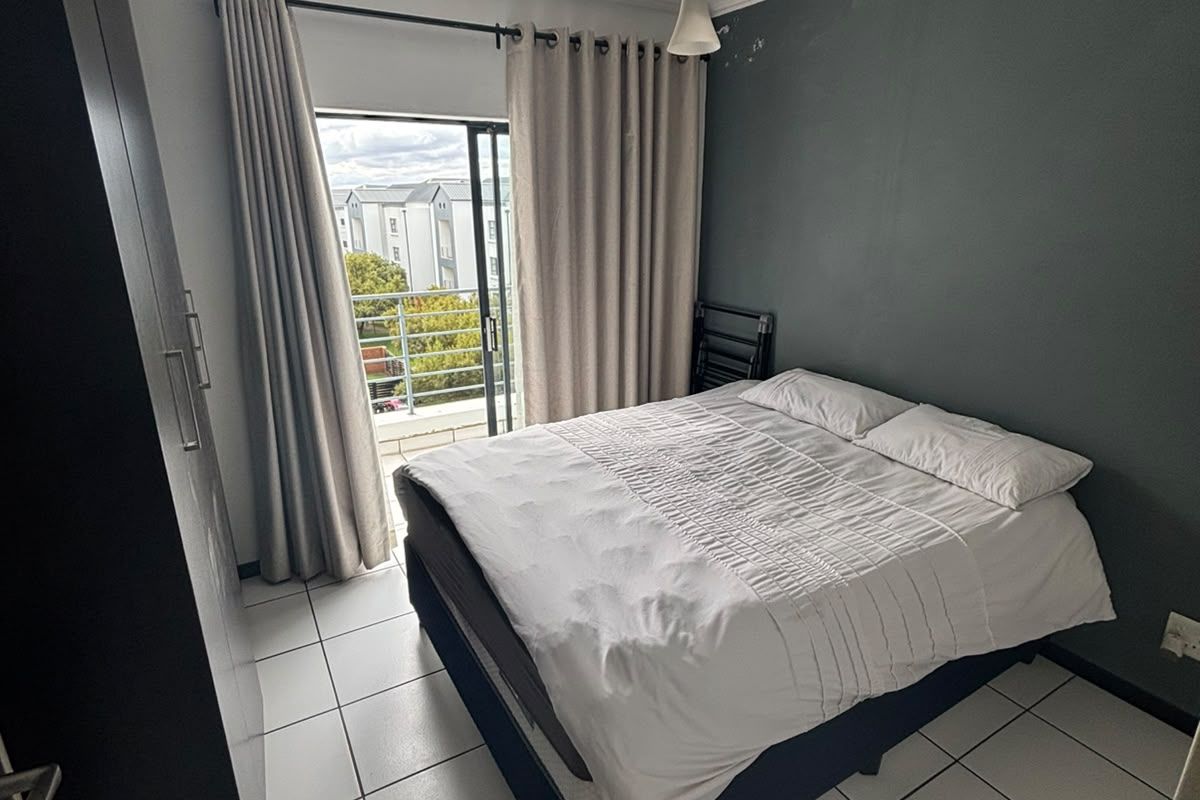 SPACIOUS 1 BED APARTMENT - Photo 5
