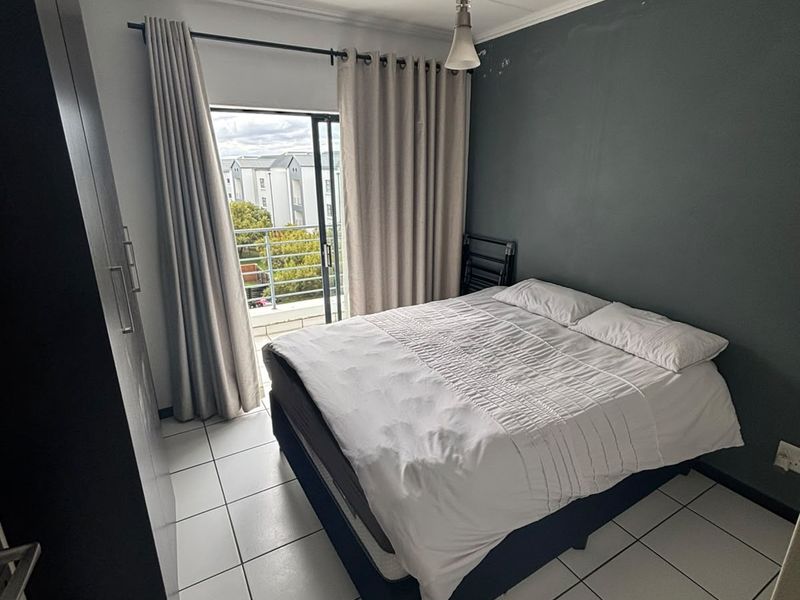 SPACIOUS 1 BED APARTMENT - Photo 5