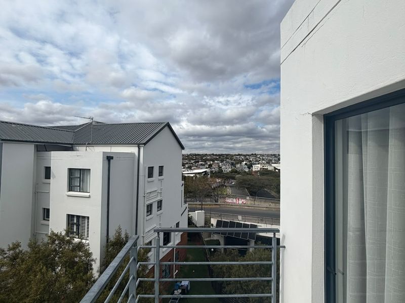 SPACIOUS 1 BED APARTMENT - Photo 9