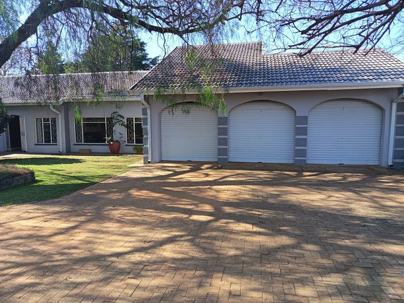 Two houses for the price of one in Henley on Klip - Photo 1