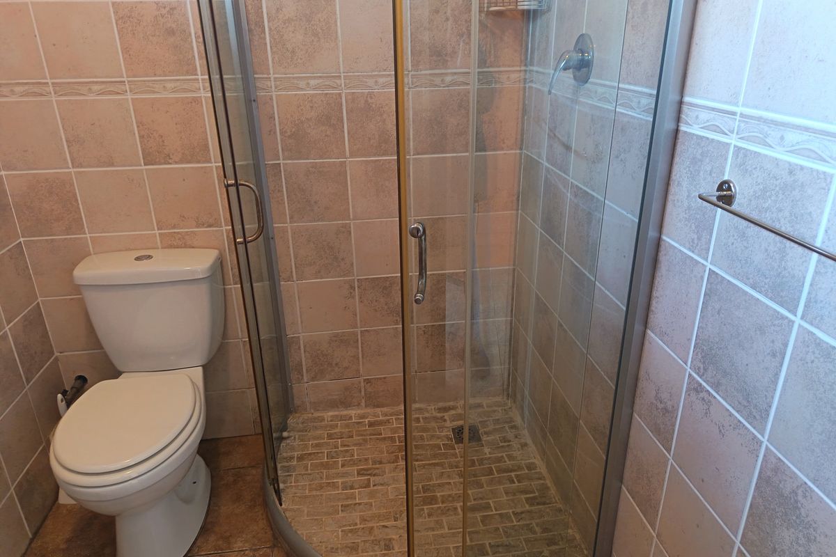 Two houses for the price of one in Henley on Klip - Photo 3