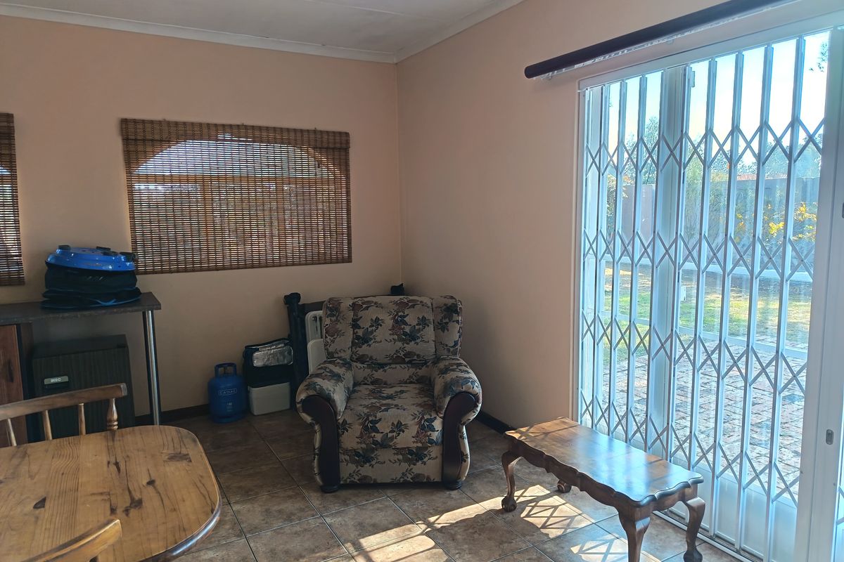 Two houses for the price of one in Henley on Klip - Photo 5