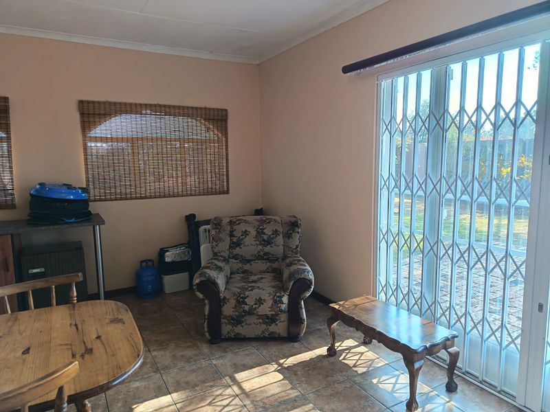 Two houses for the price of one in Henley on Klip - Photo 5