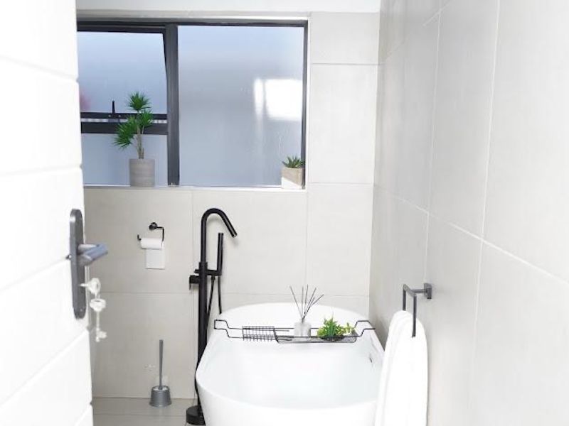 3 Bed Spacious semi furnished home - Photo 9