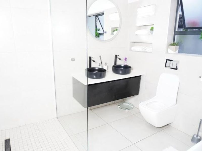 3 Bed Spacious semi furnished home - Photo 8