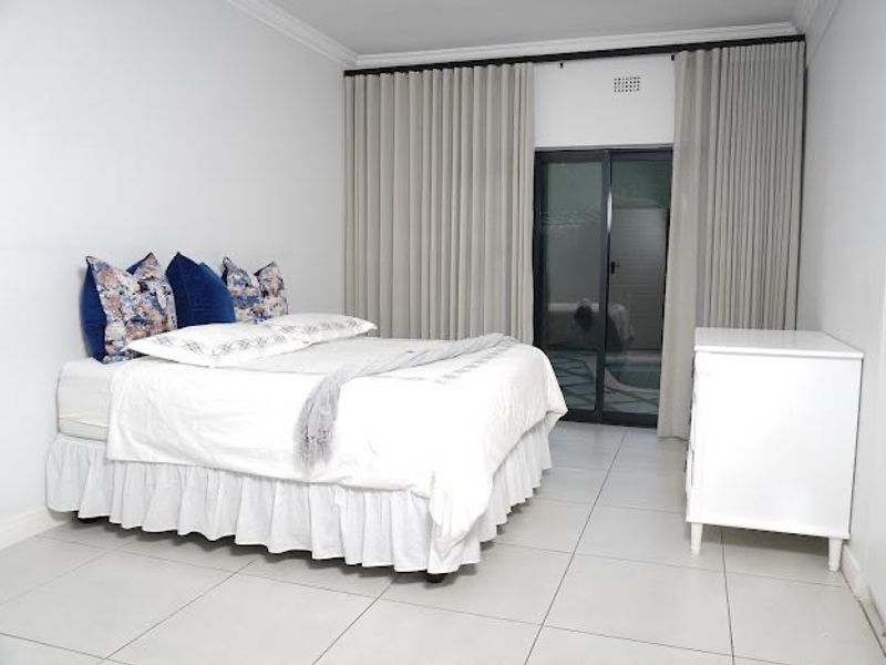 3 Bed Spacious semi furnished home - Photo 5