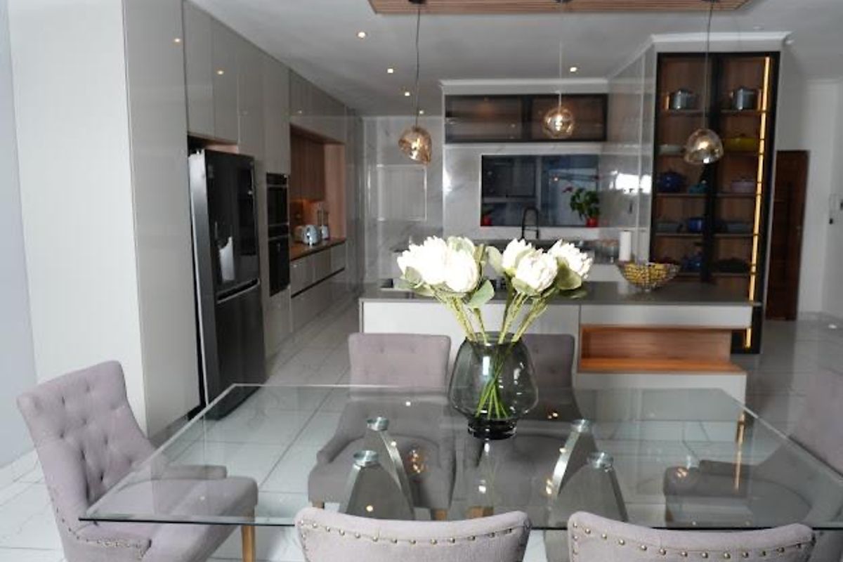 3 Bed Spacious semi furnished home - Photo 2