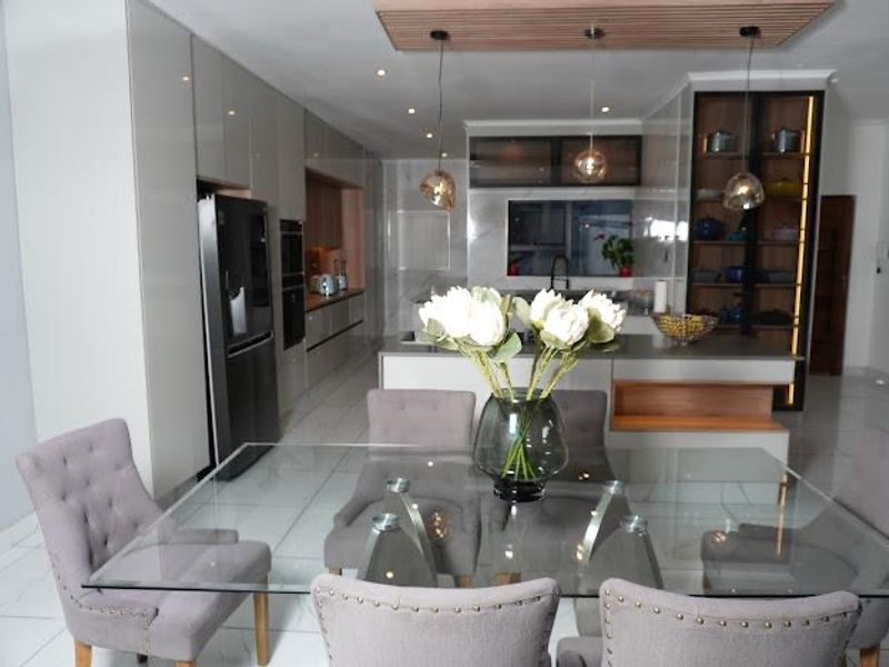 3 Bed Spacious semi furnished home - Photo 2