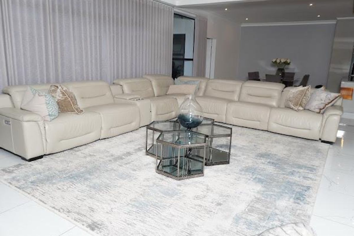 3 Bed Spacious semi furnished home - Photo 3