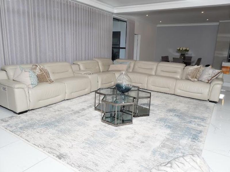 3 Bed Spacious semi furnished home - Photo 3