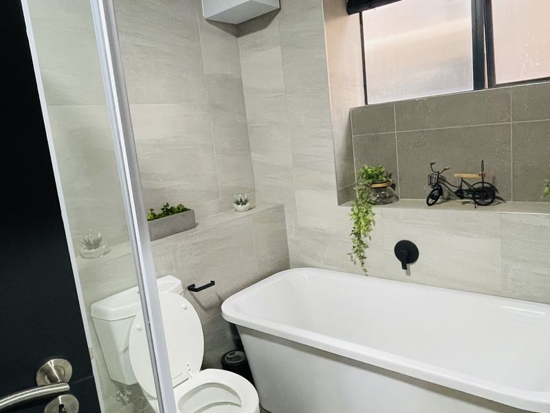 2 Bedroom Apartment for sale in Menlo Manor - Photo 8