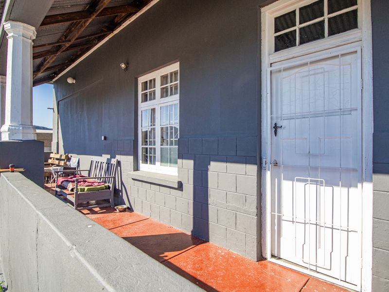 Space for the Whole Family – Two Homes on One Expansive Property - Photo 4