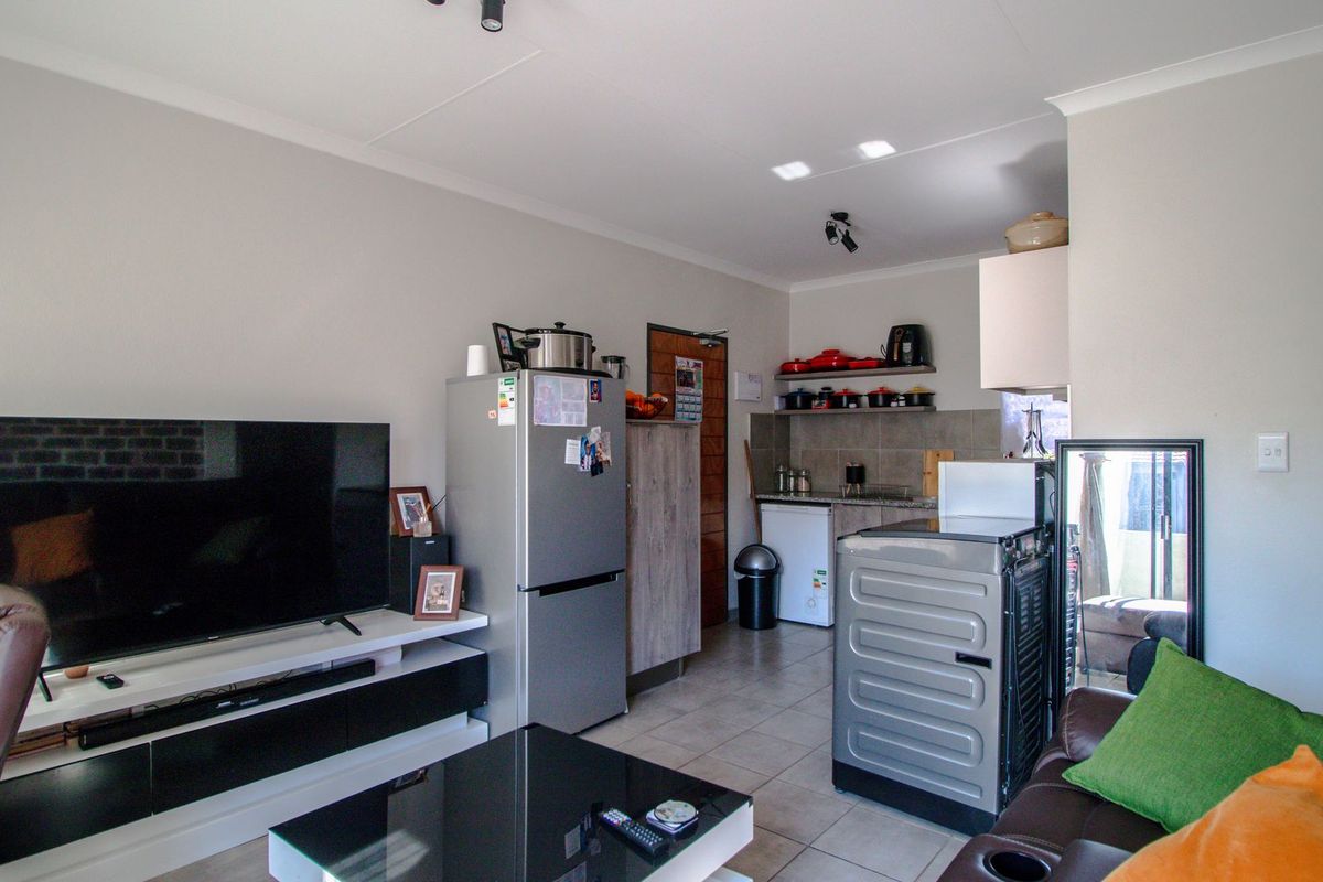 2 bedroom apartment at Pretoria North - Photo 3