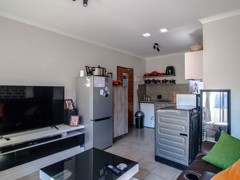2 bedroom apartment at Pretoria North - Photo 3