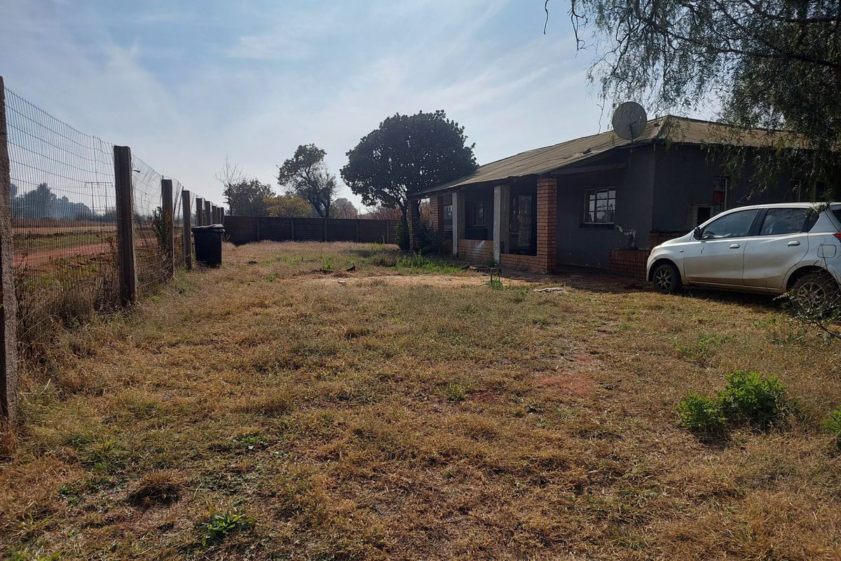 Prime 3700sqm Property with Exceptional Exposure - Photo 2