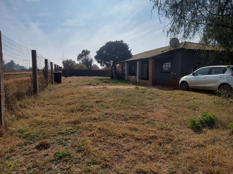 Prime 3700sqm Property with Exceptional Exposure - Photo 2