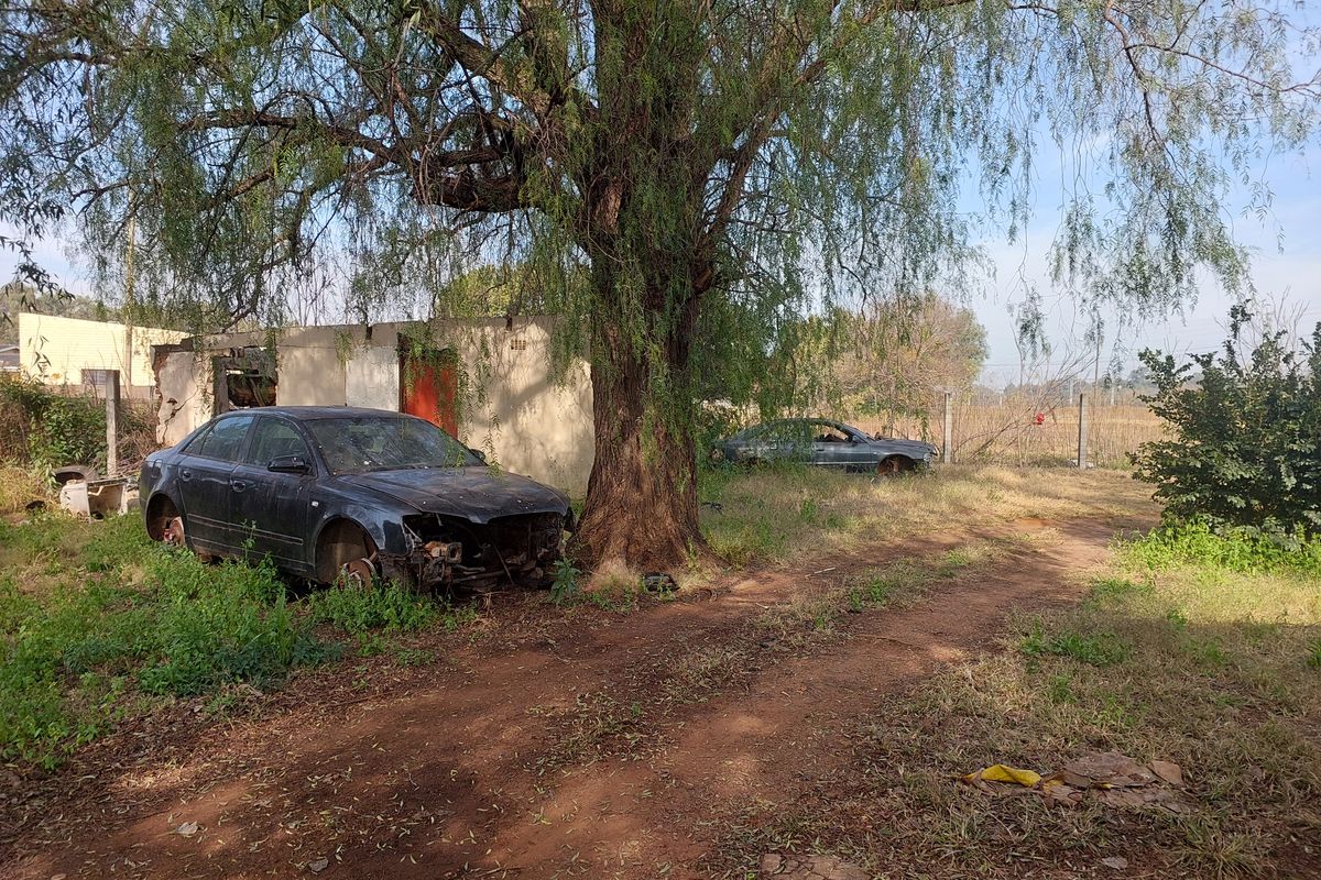 Prime 3700sqm Property with Exceptional Exposure - Photo 3