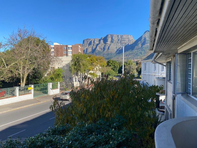 Two Bedroom 1 bathroom North facing unit with a balcony in the heart of Rondebosch - Photo 1