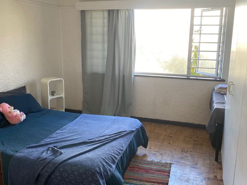 Two Bedroom 1 bathroom North facing unit with a balcony in the heart of Rondebosch - Photo 9