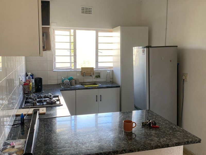 Two Bedroom 1 bathroom North facing unit with a balcony in the heart of Rondebosch - Photo 7