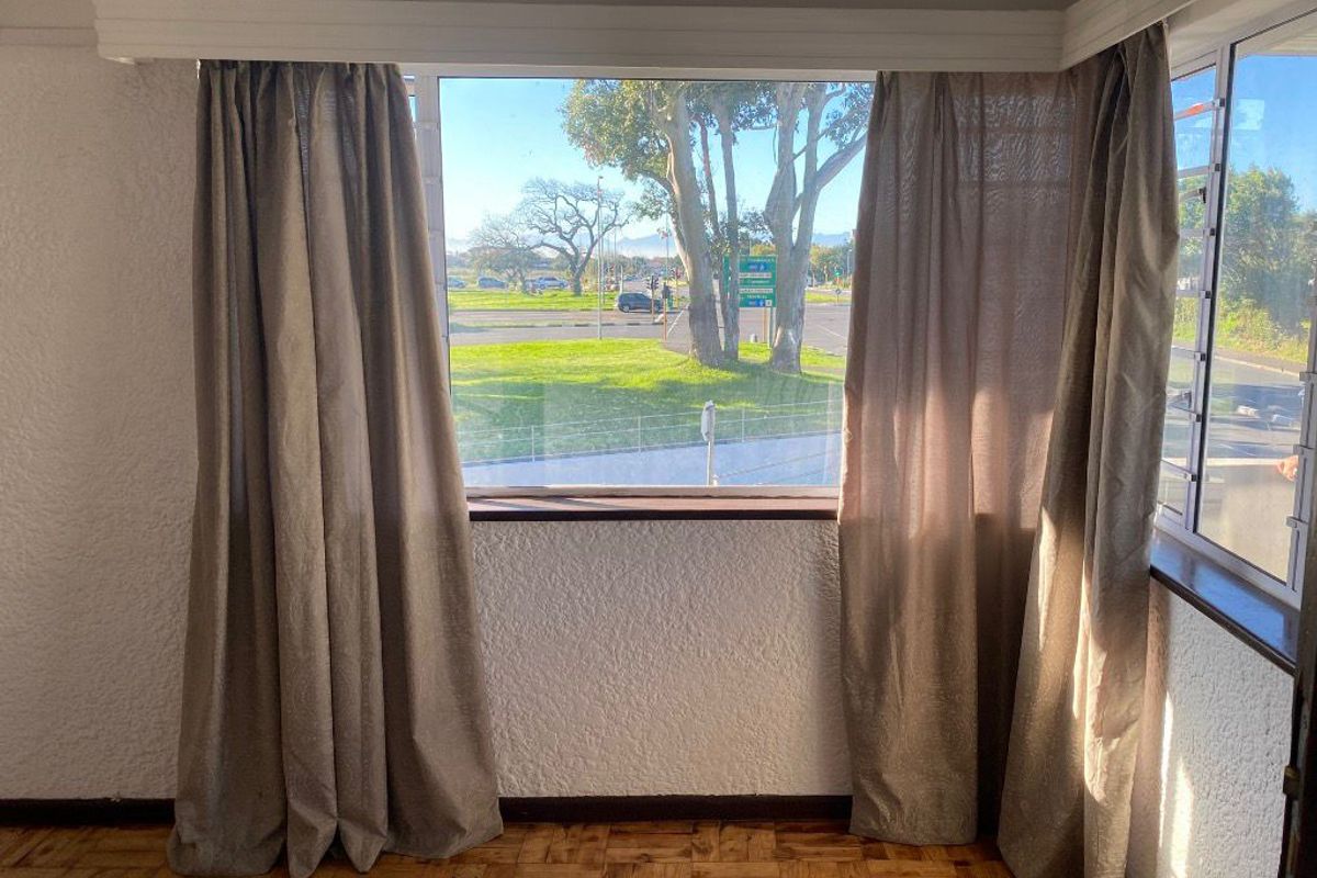 Two Bedroom 1 bathroom North facing unit with a balcony in the heart of Rondebosch - Photo 5