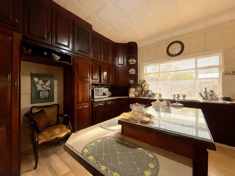 Immaculate Family Home in Dalview - Photo 6