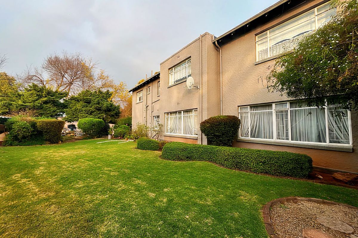 Immaculate Family Home in Dalview - Photo 3