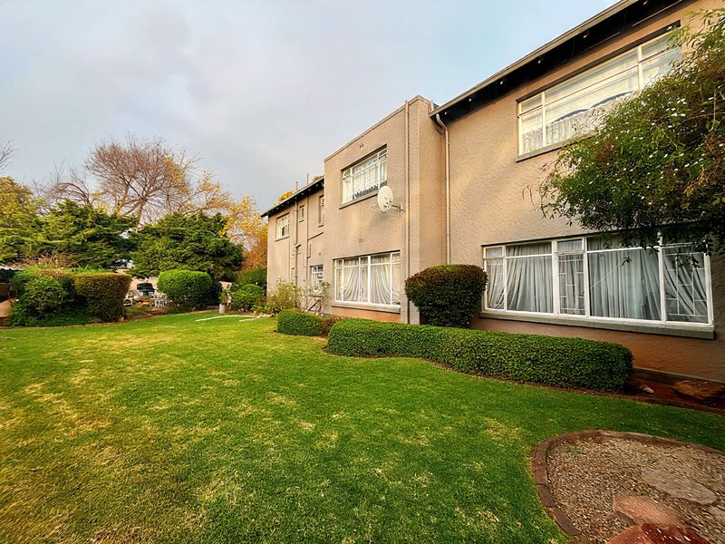 Immaculate Family Home in Dalview - Photo 3