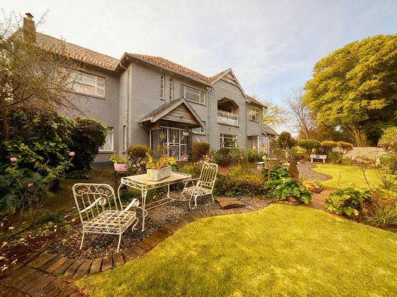 Immaculate Family Home in Dalview - Photo 2