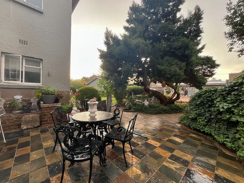Immaculate Family Home in Dalview - Photo 4