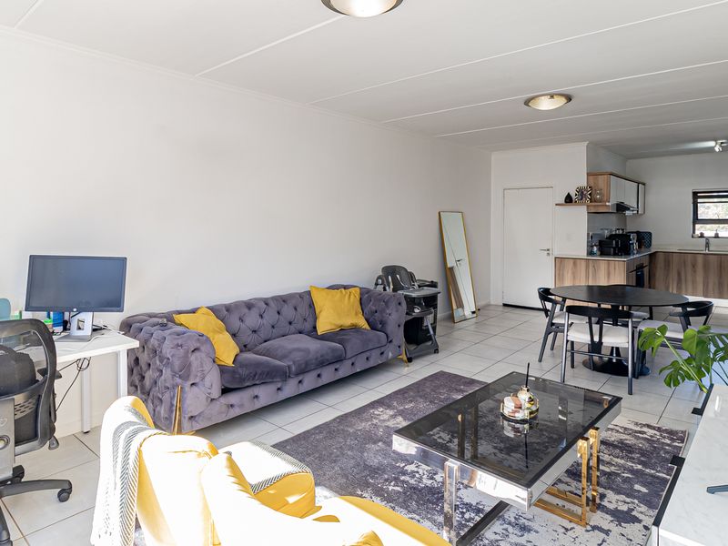 Prime Investment Opportunity – 2 Bedroom Apartment at The Whisken Carlswald A H Midrand - Photo 5