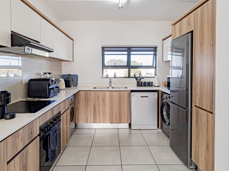 Prime Investment Opportunity – 2 Bedroom Apartment at The Whisken Carlswald A H Midrand - Photo 3