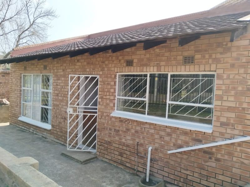 3 Bedroom House to Rent @ Edenvale Illiondale - Photo 4