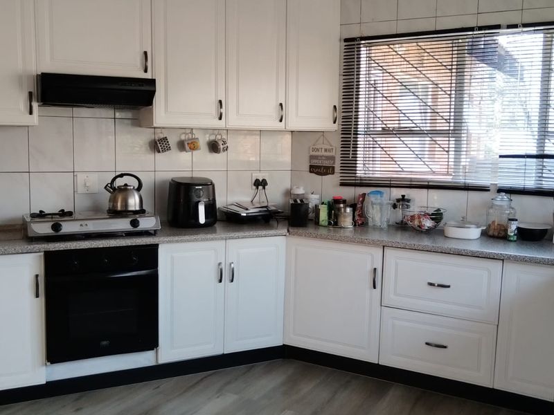 3 Bedroom House to Rent @ Edenvale Illiondale - Photo 10