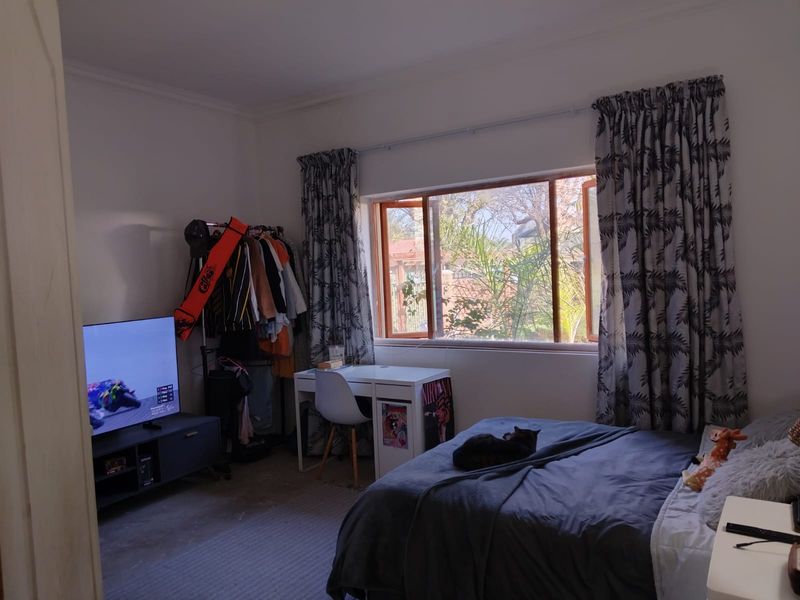 Spacious 4-Bedroom Family Home with Income-Generating Flat in Airfield, Benoni. - Photo 9