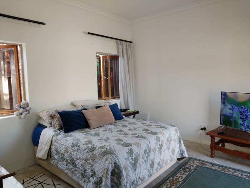 Spacious 4-Bedroom Family Home with Income-Generating Flat in Airfield, Benoni. - Photo 8