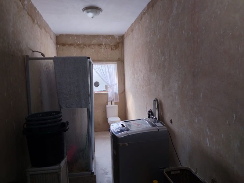 Spacious 4-Bedroom Family Home with Income-Generating Flat in Airfield, Benoni. - Photo 7