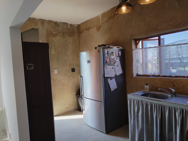 Spacious 4-Bedroom Family Home with Income-Generating Flat in Airfield, Benoni. - Photo 6