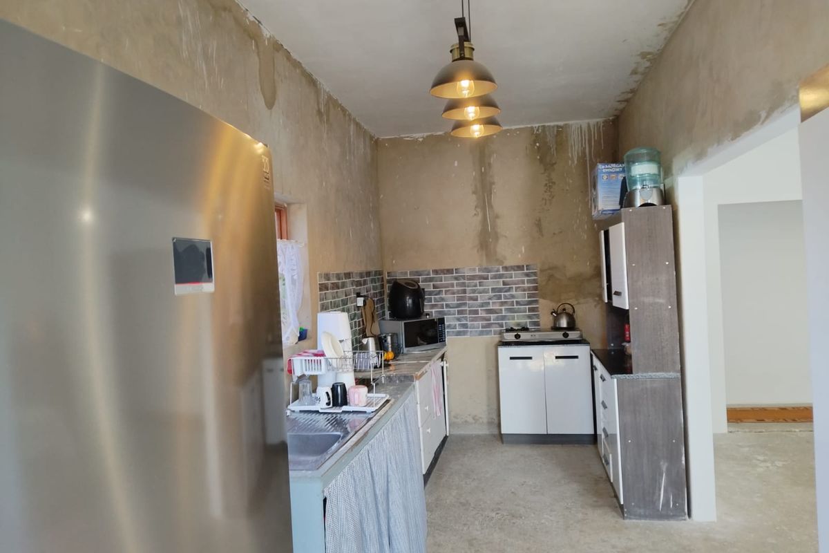 Spacious 4-Bedroom Family Home with Income-Generating Flat in Airfield, Benoni. - Photo 5