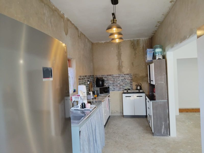 Spacious 4-Bedroom Family Home with Income-Generating Flat in Airfield, Benoni. - Photo 5