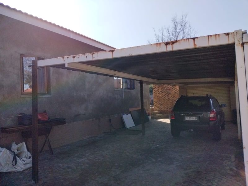 Spacious 4-Bedroom Family Home with Income-Generating Flat in Airfield, Benoni. - Photo 3