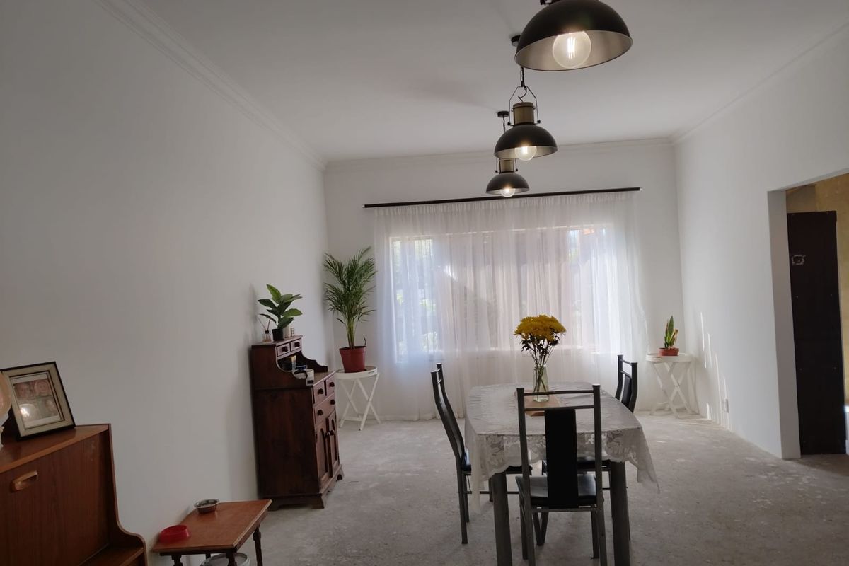 Spacious 4-Bedroom Family Home with Income-Generating Flat in Airfield, Benoni. - Photo 4