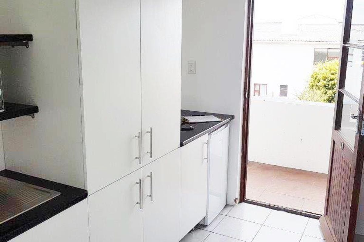 SUMMERSTRAND SEMI-FURNISHED STUDIO APARTMENT FOR RENT - Photo 4
