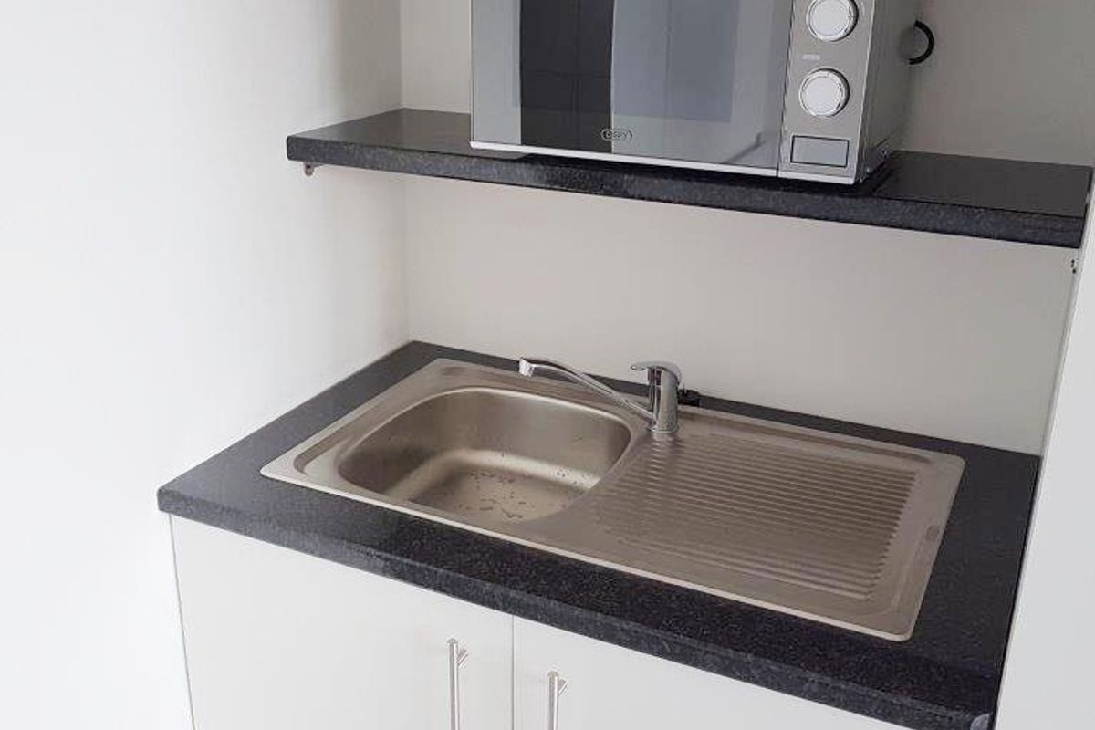 SUMMERSTRAND SEMI-FURNISHED STUDIO APARTMENT FOR RENT - Photo 3