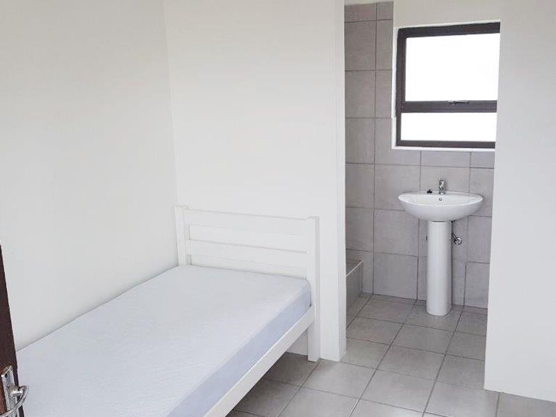 SUMMERSTRAND SEMI-FURNISHED STUDIO APARTMENT FOR RENT - Photo 2