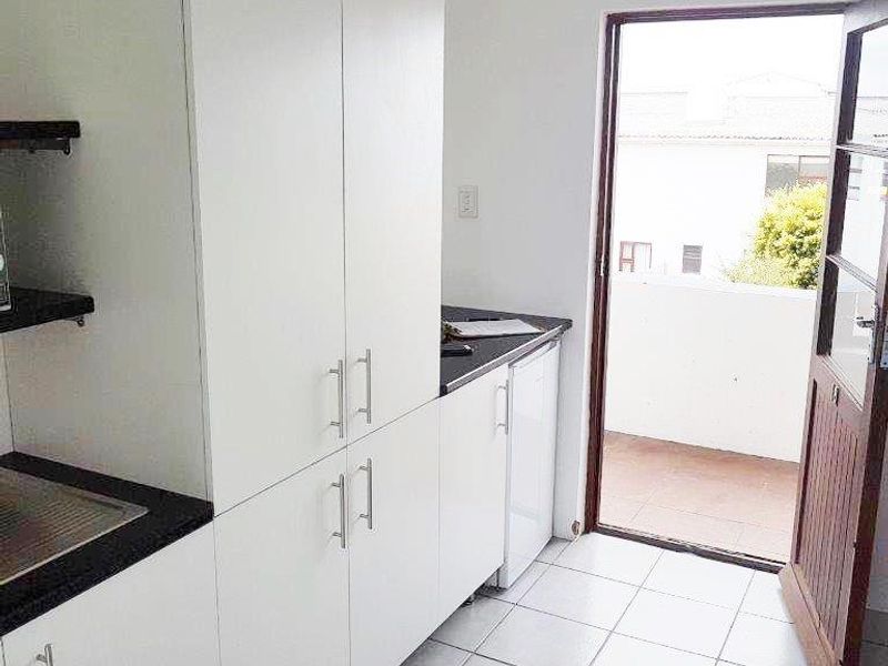 SUMMERSTRAND SEMI-FURNISHED STUDIO APARTMENT FOR RENT - Photo 4