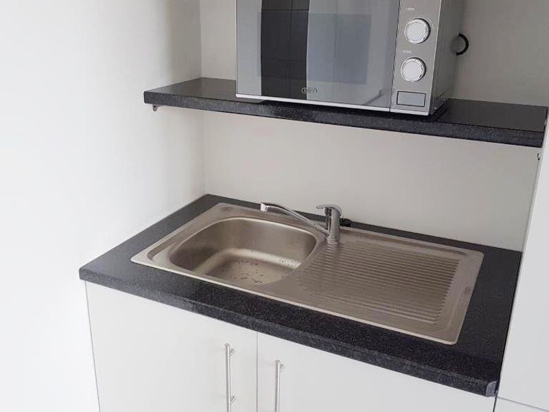 SUMMERSTRAND SEMI-FURNISHED STUDIO APARTMENT FOR RENT - Photo 3
