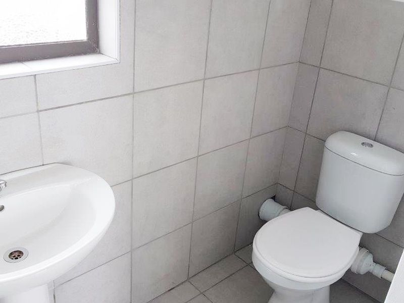 SUMMERSTRAND SEMI-FURNISHED STUDIO APARTMENT FOR RENT - Photo 6