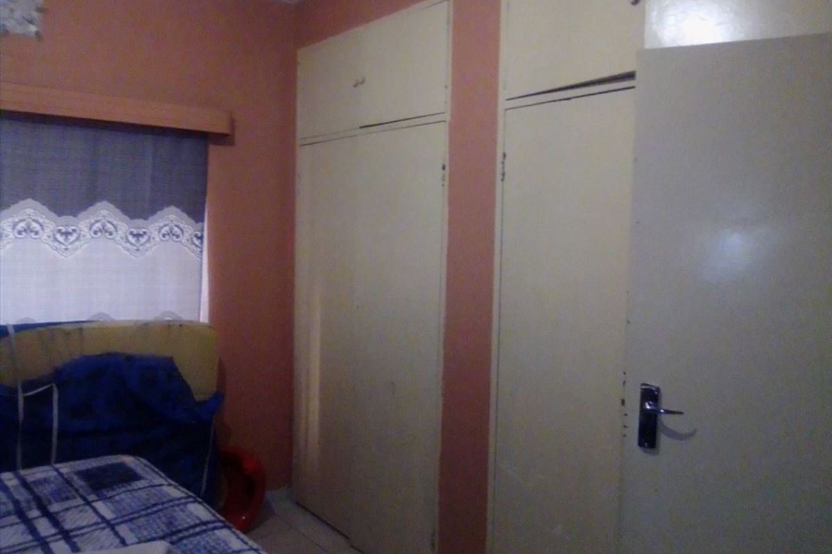 2 Bedroom Apartment with pool in complex - Photo 4