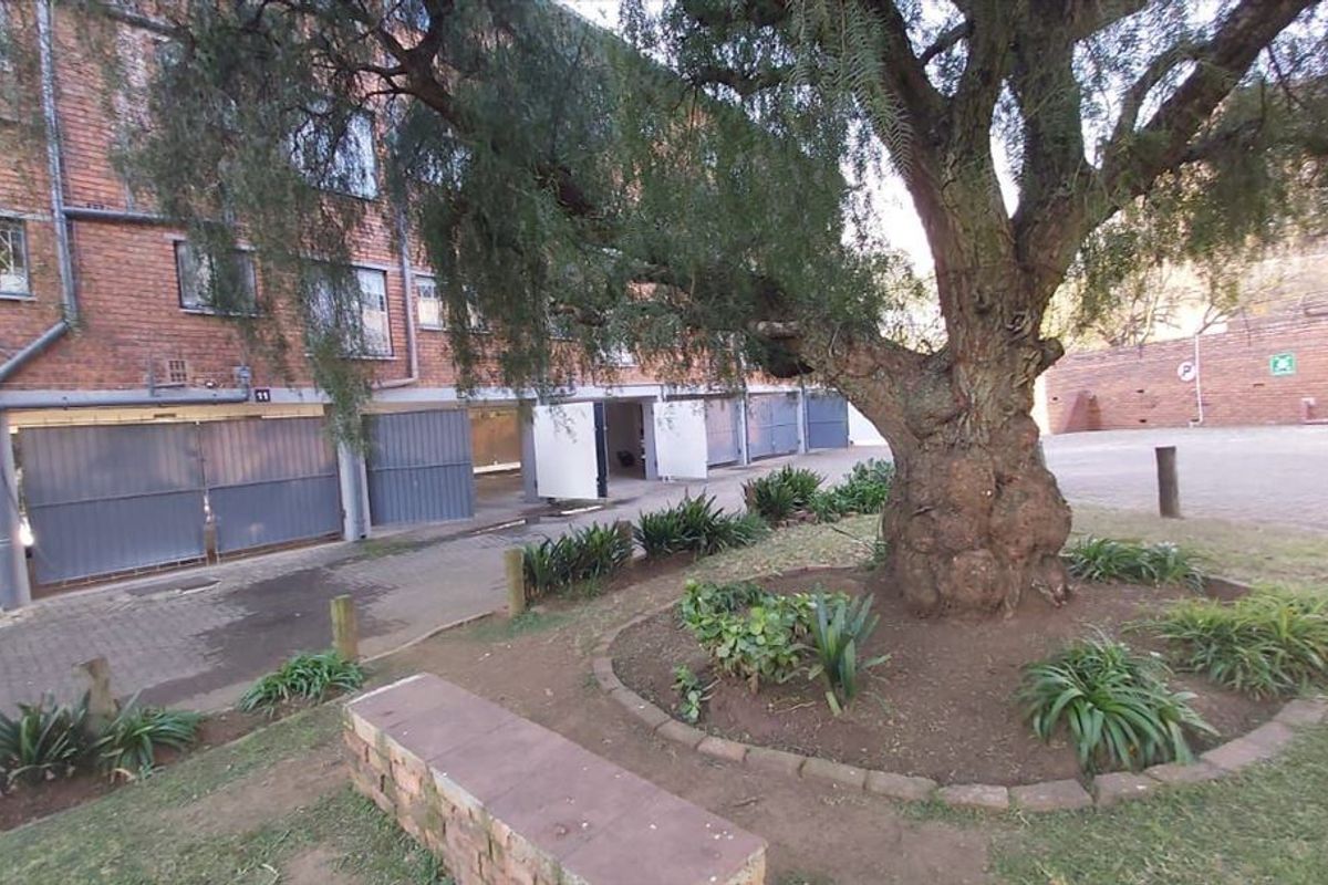 2 Bedroom first floor flat - Photo 2
